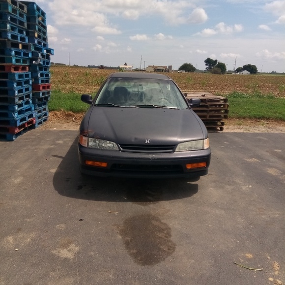 I am selling a 94 hoda accord - Picture 4 of 4